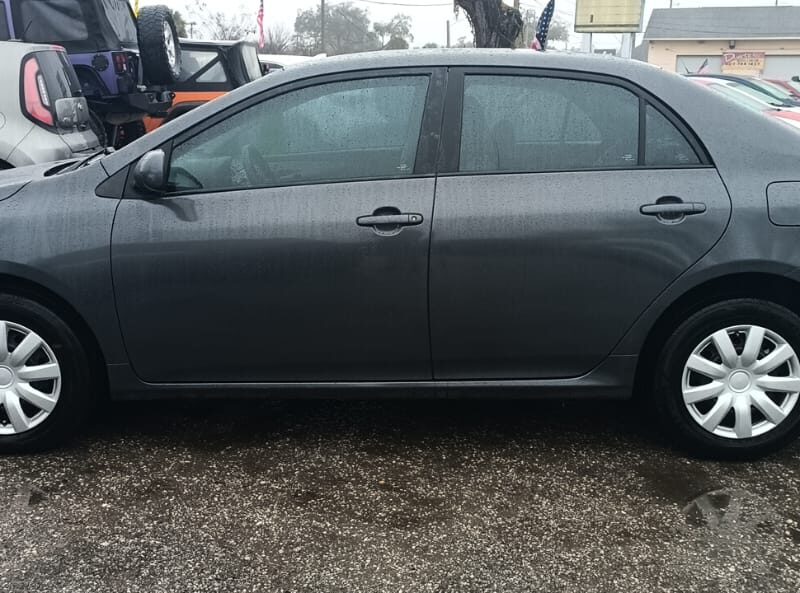 2011 TOYOTA COROLLA LE